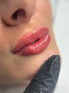 usta-powiekszanie-permanentny-pszczyna